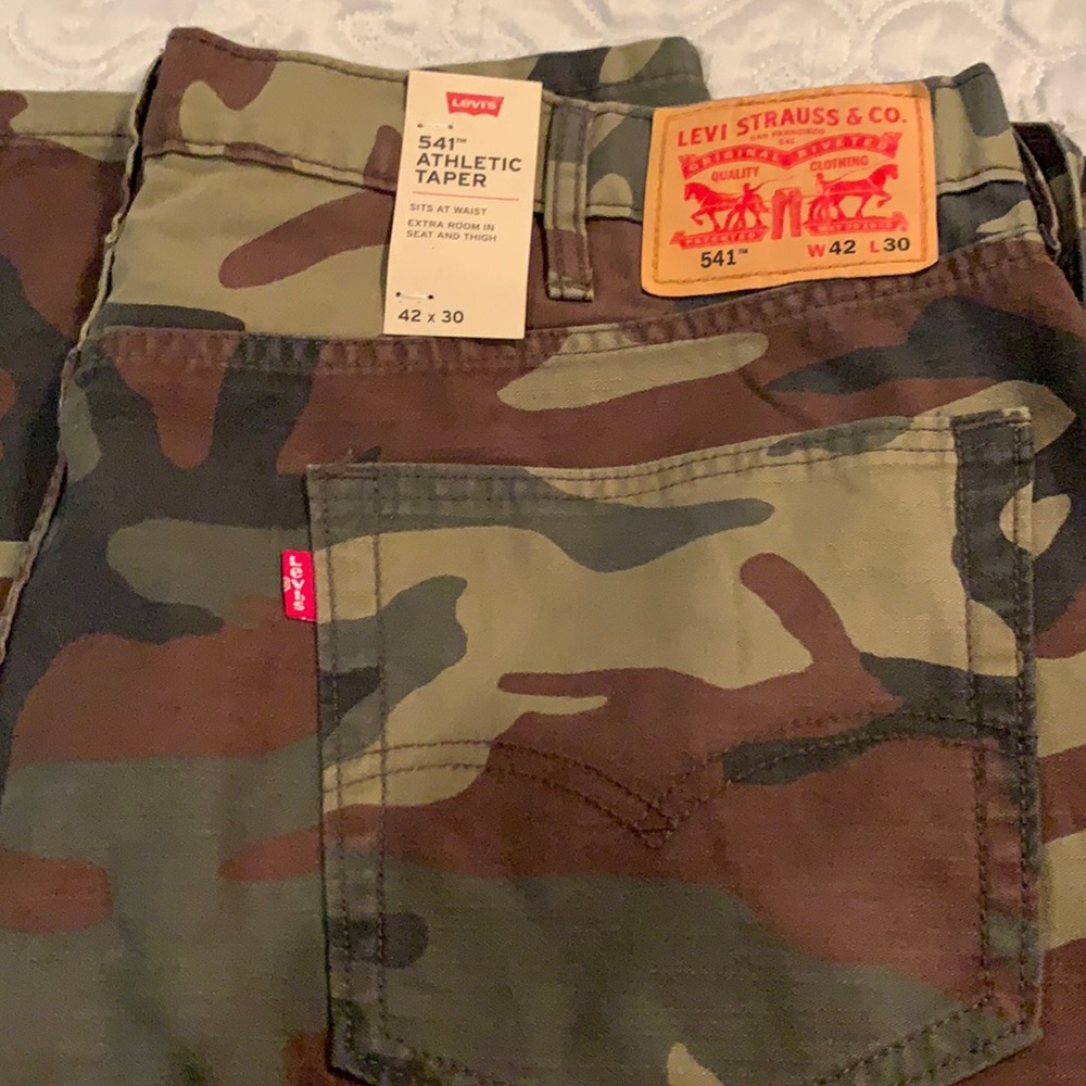 Camo Levi’s 42w x 30L